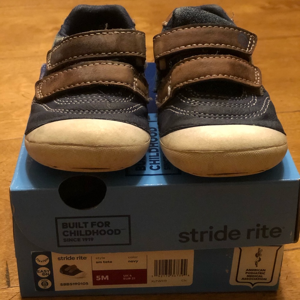 Stride Rite Soft Motion Tate navy sneakers size 5M